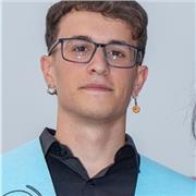 ¡Hola! Soy Antonio Ponce Pérez, estudiante de Filología Inglesa con nivel C1 de inglés. Me apasiona el idioma y quiero aprovechar